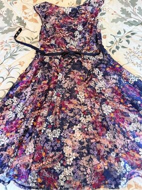 Danny & Nicole Sleeveless Floral Dress in Navy and Multi